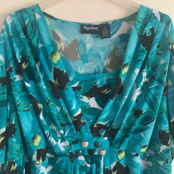 Maggie Barnes beautiful top/blouse floral print size 3X (26/28) pleated front - Picture 3 of 10